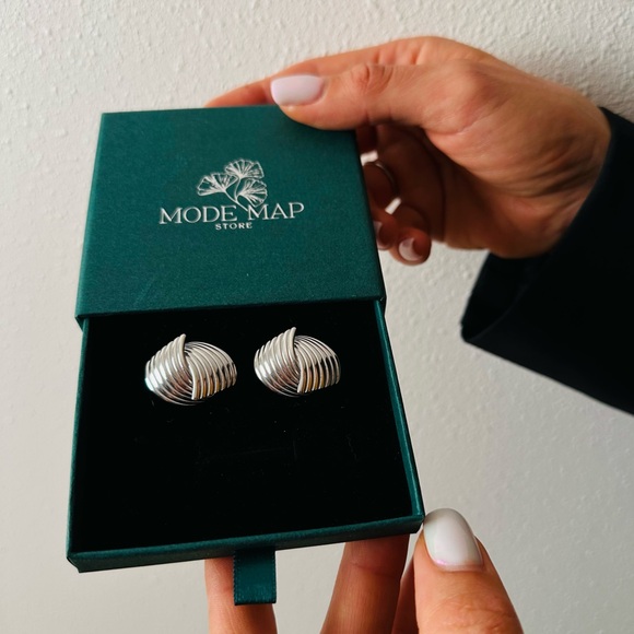 New Silver Whirl Stud Earrings Geometric - Picture 7 of 7